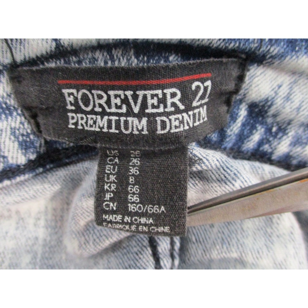 Forever 21 Premium Denim Acid Wash Distressed Cuffed Jean Shorts Size 26 - Picture 6 of 8
